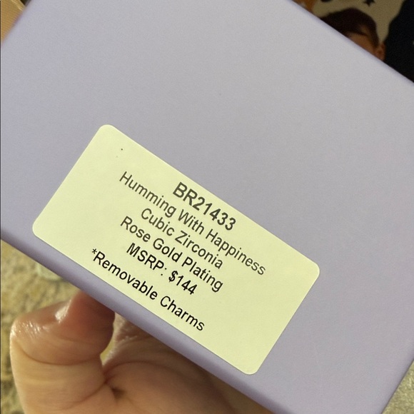 BP Chatmelier Humming with Happiness - Picture 2 of 3